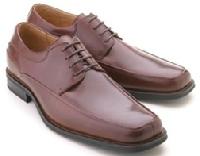 Men�s light brown lace up  shinny leather shoes